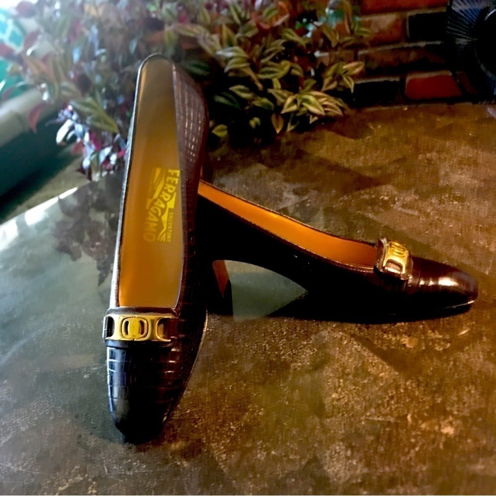 SALVATORE FERRAGAMO CROC GATOR PRINT WOMAN’S HEEL SHOES SIZE 8 1/2 AAAA